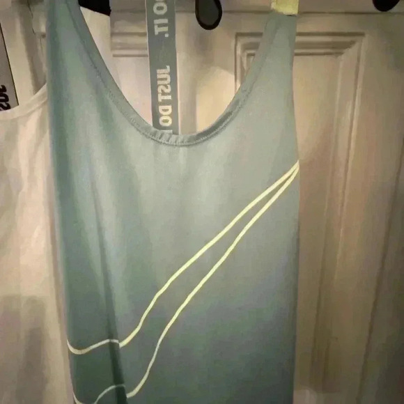 Nike Dri fit athletic racer back tees women’s size small (2) - Picture 5 of 9